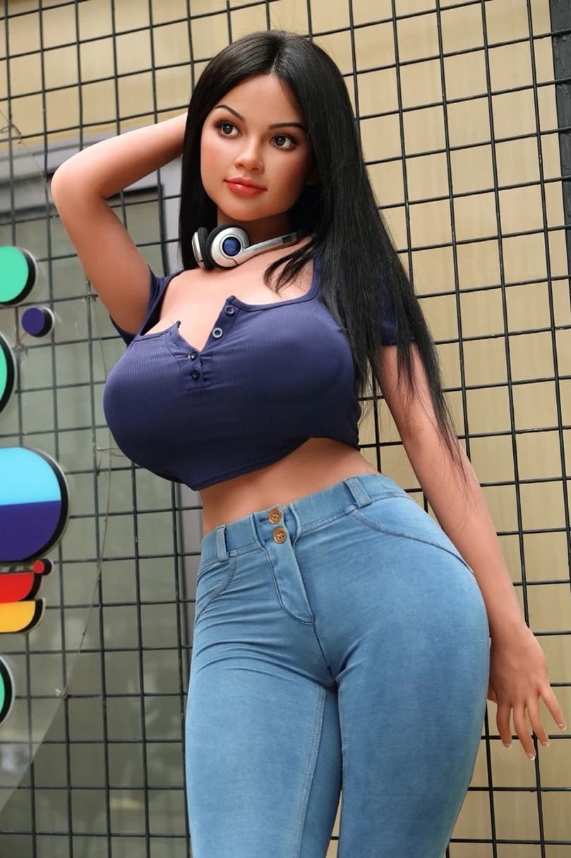 Секс-кукла linda - фото 1 | lovedoll Секс-кукла linda в синем топе и джинсах