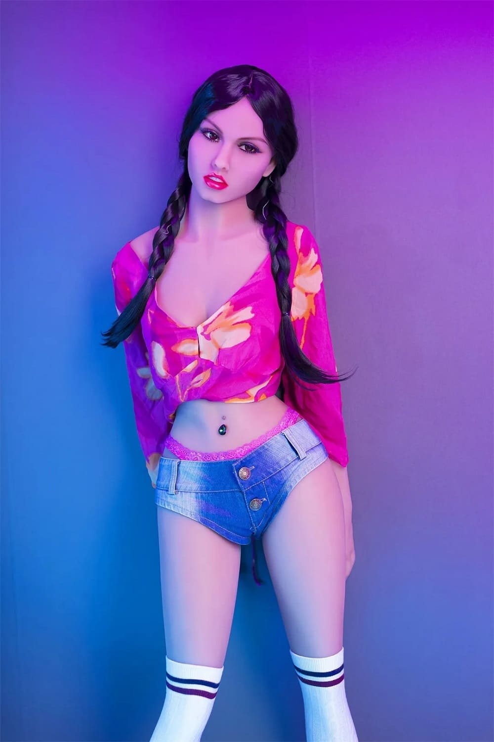 Секс-кукла carrie - фото 1 | lovedoll Секс-кукла carrie в коротких шортах и топе