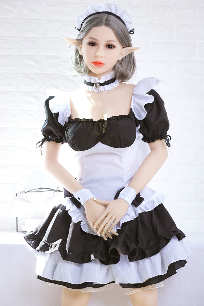 Секс-кукла elyssa - фото 3 | lovedoll Секс-кукла elyssa стоит в костюме горничной сложив руки