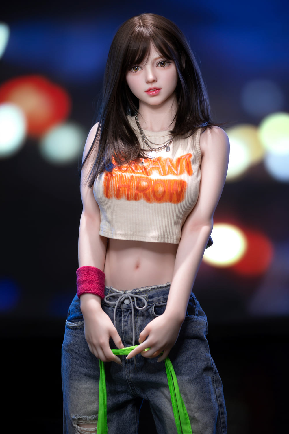 Секс-кукла kassy - фото 2 | lovedoll Секс-кукла kassy в топе и сумкой в руках