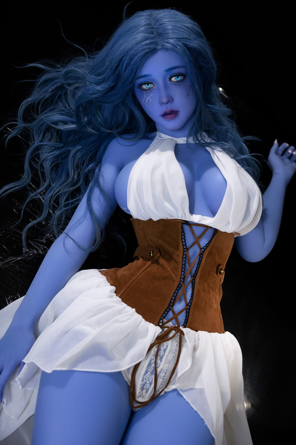Секс-кукла elowen - фото 13 | lovedoll Секс-кукла elowen лежит на полу