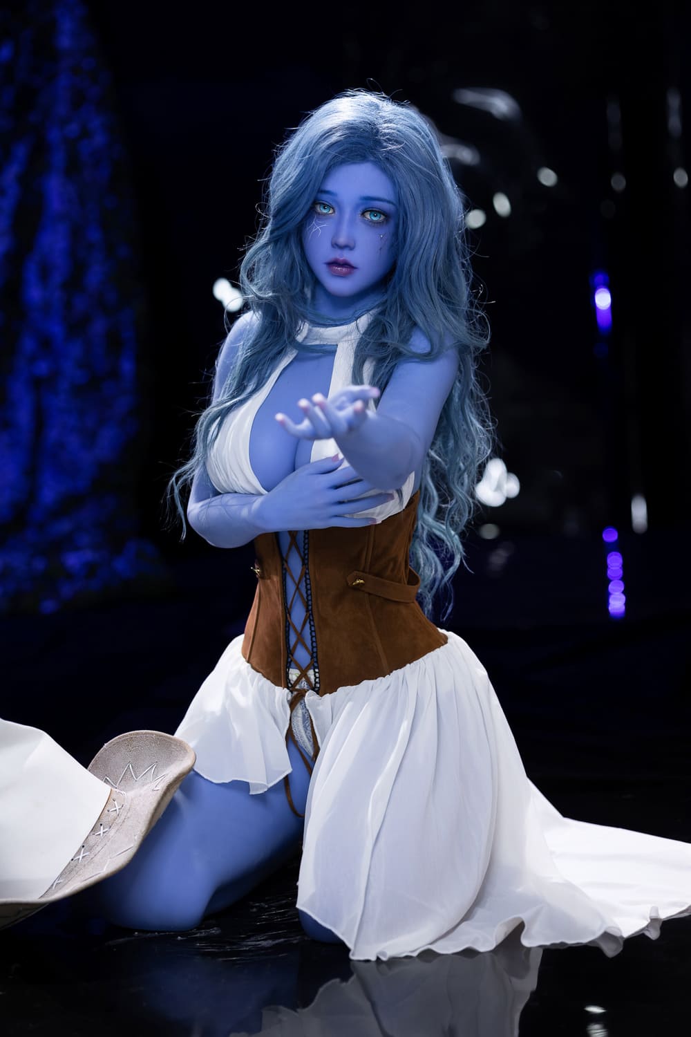 Секс-кукла elowen - фото 9 | lovedoll Секс-кукла elowen протягивает руку