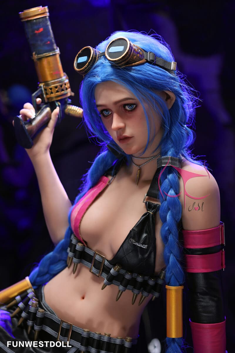 Секс-кукла jinx - фото 6 | lovedoll Секс-кукла jinx с пистолетом в руке