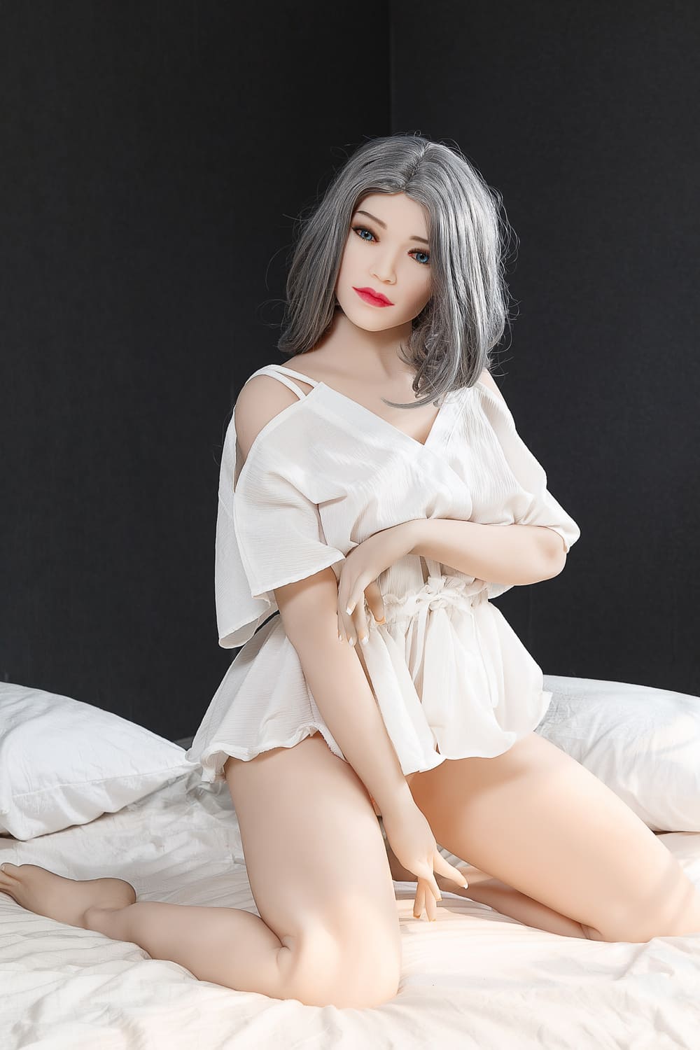 Секс-кукла venera фото 13 | lovedoll Секс-кукла venera позирует на кровати