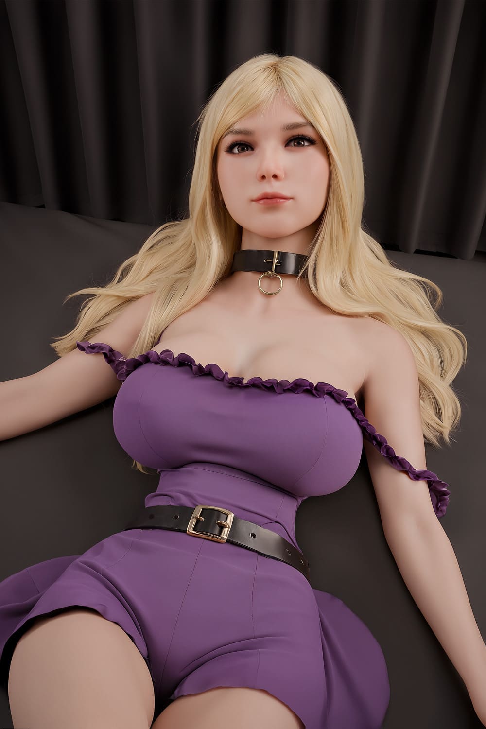 Секс-кукла victoria - фото 6 | lovedoll Секс-кукла victoria лежит в комбинезоне фиолетового цвета