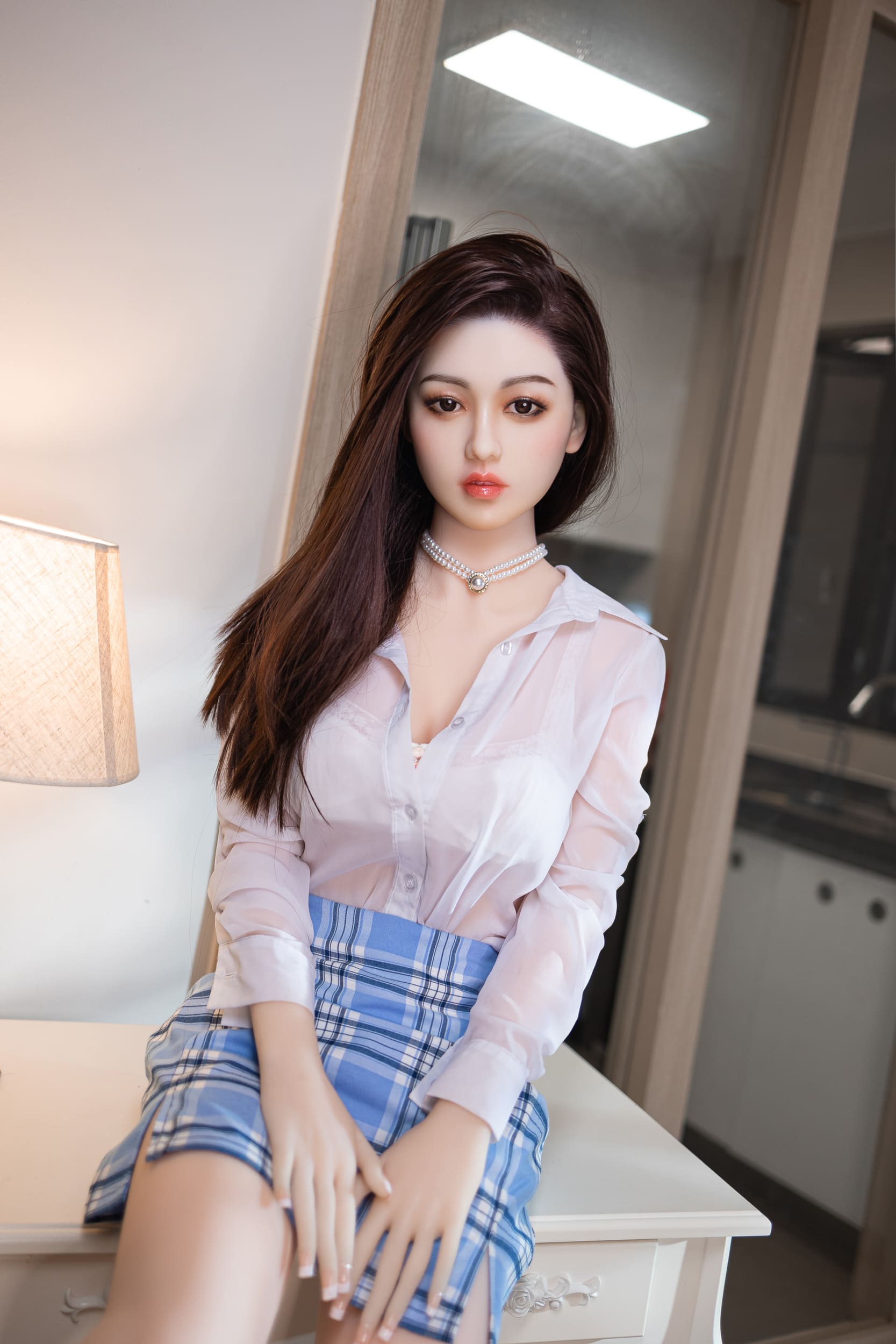 Секс-кукла loli фото 3 | lovedoll Секс-кукла loli сидит на тумбе