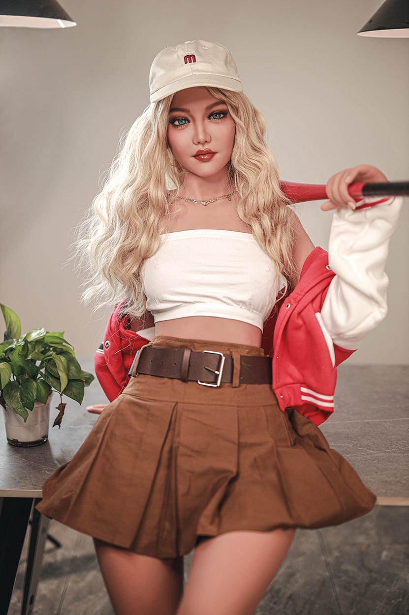 Секс-кукла garin - фото 7 | lovedoll Секс-кукла garin с бейсбольной битой на плече
