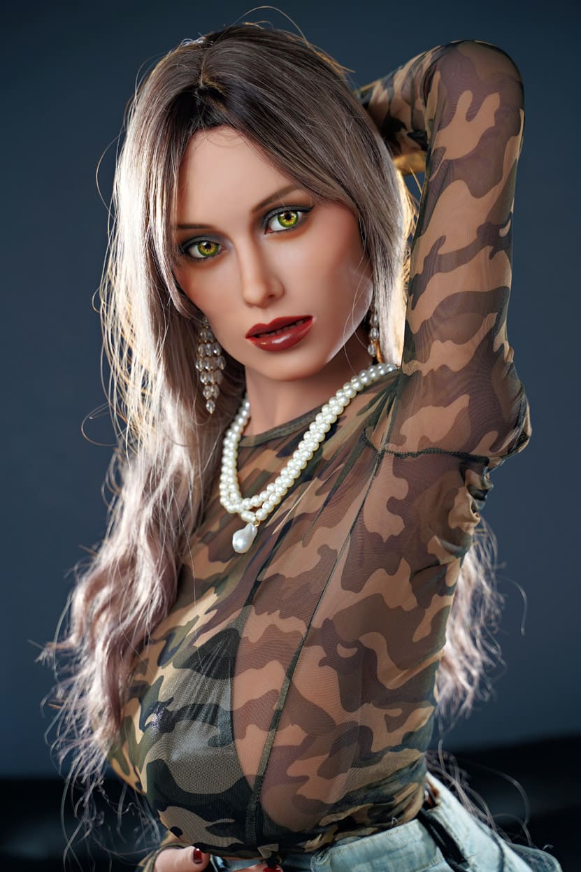 Секс-кукла mirage - фото 4 | lovedoll Секс-кукла mirage держит руку за головой