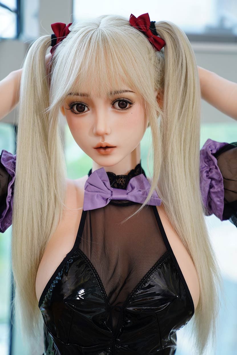 Секс-кукла riz - фото 13 | lovedoll Секс-кукла riz держит руки за головой