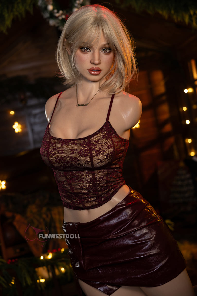 Силиконовый торс sylia - фото 3 | lovedoll Силиконовый торс sylia блондинка в кружевном топе и кожаной юбке
