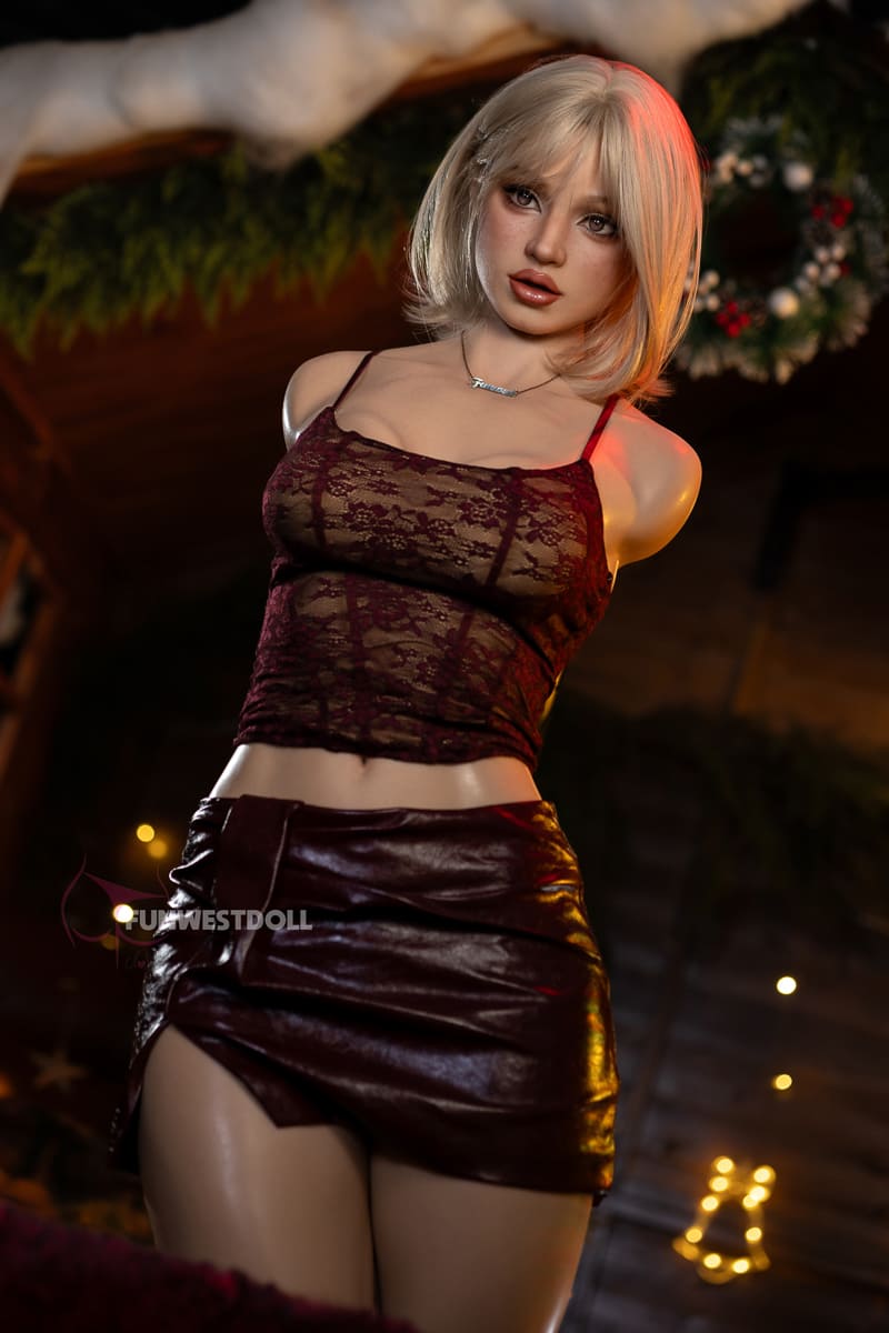 Силиконовый торс sylia - фото 5 | lovedoll Силиконовый торс sylia в бордовом топе и кожаной юбке