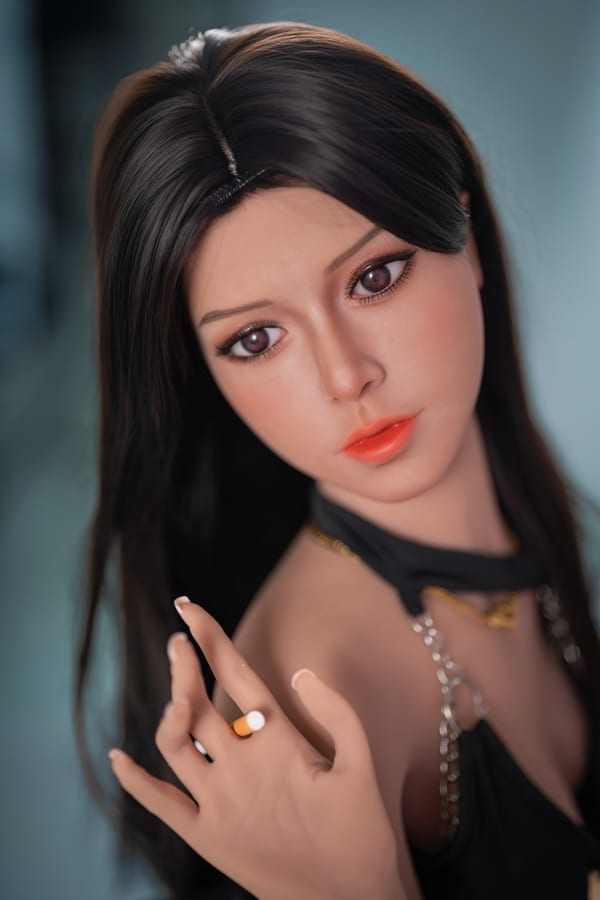 Секс-кукла phaedra - фото 12 | lovedoll Секс-кукла phaedra азиатка держит руку перед собой
